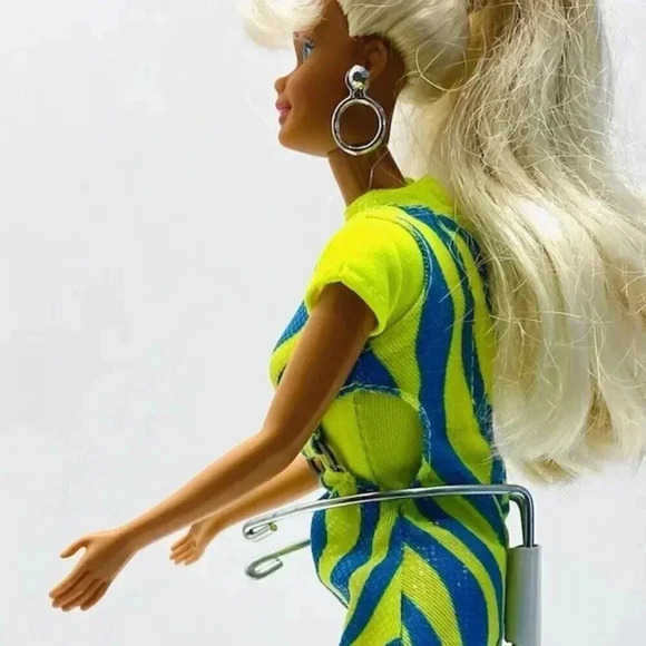 MATTEL BARBIE Doll Blond Hair Blue Eyes Green Bodysuit Dress Earrings 12" Tall - Picture 5 of 12